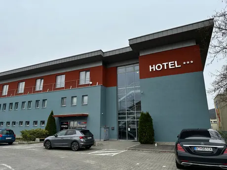 Hotel pri Aréne Mariána Gáboríka (MG Rink).