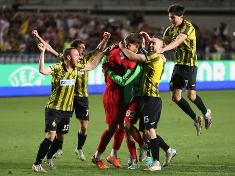 Radosť futbalistov Kajratu Almaty po postupe cez Celtic Glasgow.