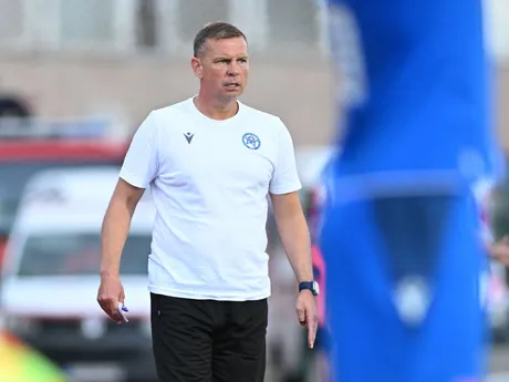 Tréner Slovenska Jaroslav Kentoš počas kvalifikačného zápasu na ME 2027 hráčov do 21 rokov D-skupiny Slovensko - Andorra