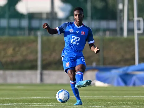 Hráč Slovenska Samuel Gidi počas kvalifikačného zápasu na ME 2027 hráčov do 21 rokov D-skupiny Slovensko - Andorra