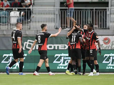 Radosť hráčov Trnavy po strelení gólu  počas zápasu 7. kola futbalovej Niké ligy medzi MFK Skalica - FC Spartak Trnava.