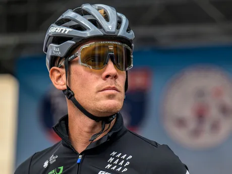 Na snímke taliansky pretekár Alessandro De Marchi (Team Jayco AlUla) reaguje pred štartom 1. etapy 69. ročníka medzinárodných cyklistických pretekov Okolo Slovenska.