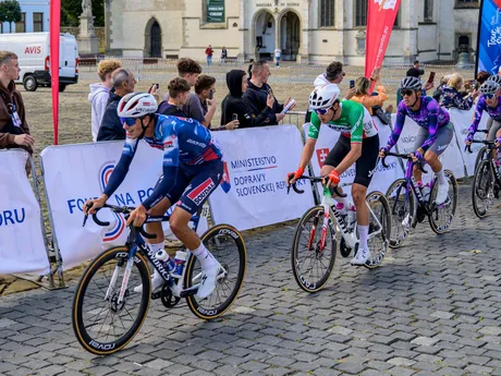 Cyklisti na čele peletónu počas 1. etapy 69. ročníka medzinárodných cyklistických pretekov Okolo Slovenska.