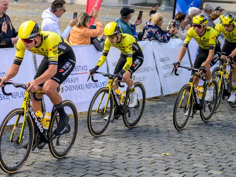 Cyklisti z Team Visma počas 1. etapy 69. ročníka medzinárodných cyklistických pretekov Okolo Slovenska.