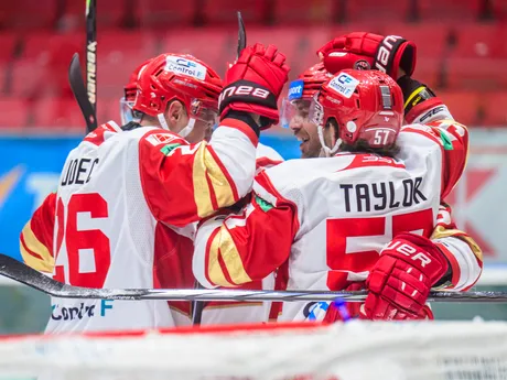 Hokejisti Prešova sa tešia z gólu počas zápasu 6. kola hokejovej Tipsport ligy HC Prešov - HK 32 Liptovský Mikuláš.