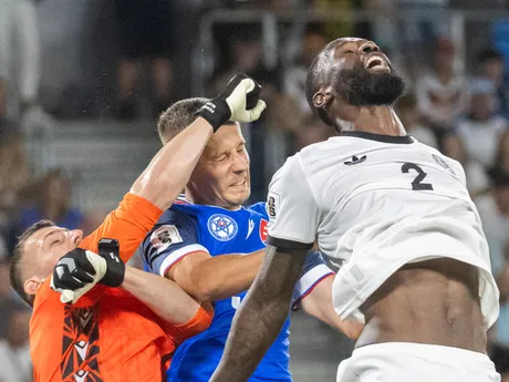 Zľava brankár Slovenska Martin Dúbravka, hráč Slovenska Ľubomír Šatka a hráč Nemecka Antonio Rüdiger v úvodnom kvalifikačnom zápase na MS 2026 A-skupiny Slovensko - Nemecko