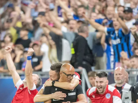 Radosť na slovenskej lavičke, tretí zľava tréner Slovenska Francesco Calzona po víťazstve 2:0 nad Nemeckom v úvodnom kvalifikačnom zápase na MS 2026 A-skupiny Slovensko - Nemecko