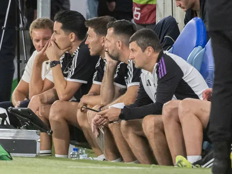Nemecká lavička, vľavo tréner Nemecka Julian Nagelsmann v úvodnom kvalifikačnom zápase na MS 2026 A-skupiny Slovensko - Nemecko
