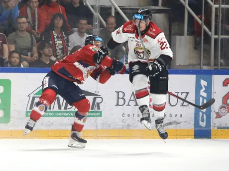 Daniel Brejčák (Zvolen) a Dávid Šoltés (Banská Bystrica) ppočas zápasu 1. kola Tipsport ligy.