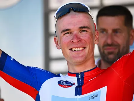 Slovák Lukáš Kubiš z tímu Unibet Tietema Rockets, ktorý sa stal najlepším slovenským cyklistom, pózuje na pódiu po záverečnej piatej etape 69. ročníka medzinárodných cyklistických pretekov Okolo Slovenska.