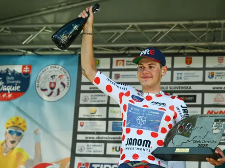 Český cyklista Martin Voltr z tímu ATT Investment pózuje v bodkovanom drese pre víťaza vrchárskej súťaže po záverečnej 5. etape 69. ročníka medzinárodných cyklistických pretekov Okolo Slovenska.