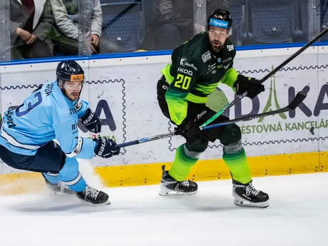 Zľava Robert Varga (Slovan) a Peter Galamboš (Žilina) počas zápasu 7. kola hokejovej Tipsport ligy.