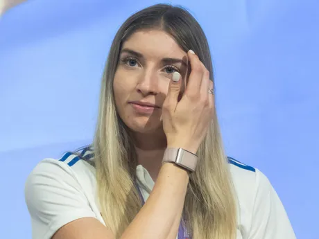 Na snímke slovenská reprezentantka v atletike Emma Zapletalová, ktorá získala bronzovú medailu v behu na 400 metrov cez prekážky, reaguje na tlačovej konferencii po návrate z tokijského svetového šampionátu v atletike.