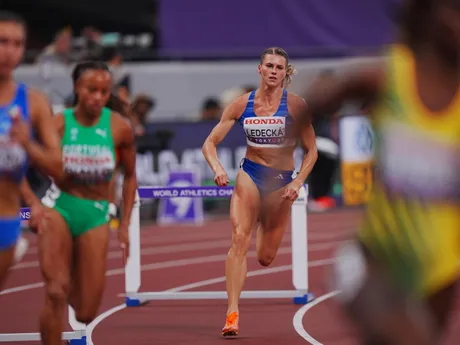 Daniela Ledecká v treťom semifinálovom behu na 400 m cez prekážky na MS v atletike 2025.