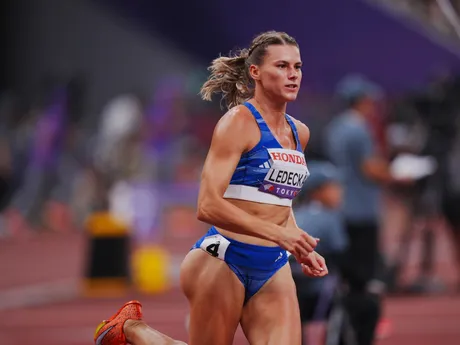 Daniela Ledecká v treťom semifinálovom behu na 400 m cez prekážky na MS v atletike 2025.