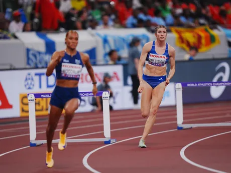 Emma Zapletalová v prvom semifinálovom behu na 400 m cez prekážky na MS v atletike 2025.