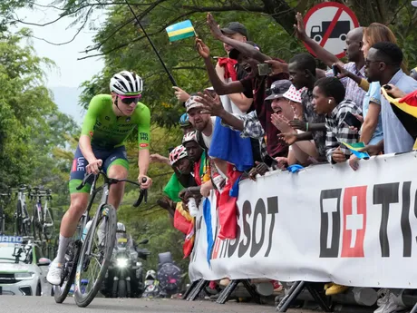 Slovinec Tadej Pogačar v individuálnych pretekoch mužov na MS v cestnej cyklistike v Kigali.