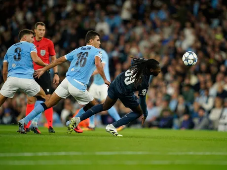 Sprava Andre-Frank Zambo Anguissa, Rodrigo a Ruben Dias v zápase Manchester City - Neapol