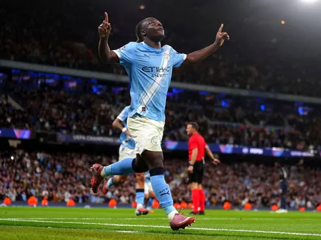 Jeremy Doku oslavuje gól v zápase Manchester City - Neapol