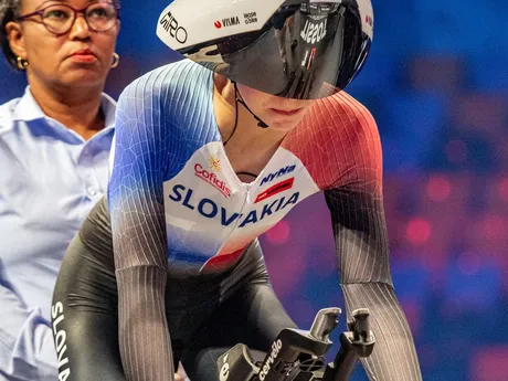 Viktória Chladoňová na štarte časovky U23 na MS v cyklistike 2025.