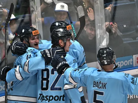 Hokejisti Slovanu sa radujú počas zápasu 7. kola Tipsport ligy HC Slovan Bratislava - Vlci Žilina.