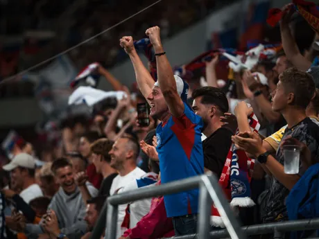 Fanúšikovia oslavuje gól v zápase  Slovensko - Nemecko (Kvalifikácia MS 2026)