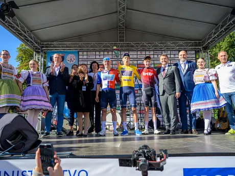 Pódium víťazov po 2. etape Okolo Slovenska 2025