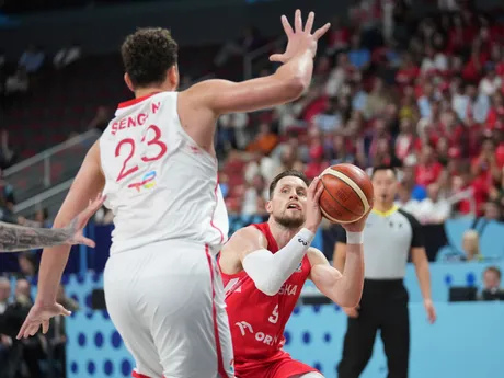 Mateusz Ponitka počas zápasu Turecko - Poľsko vo štvrťfinále ME v basketbale 2025. 