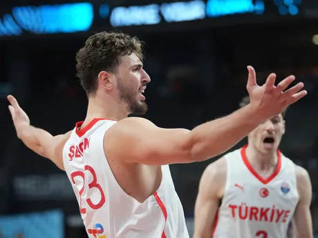 Alperen Sengun počas zápasu Turecko - Poľsko vo štvrťfinále ME v basketbale 2025. 