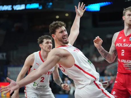 Alperen Sengun počas zápasu Turecko - Poľsko vo štvrťfinále ME v basketbale 2025. 