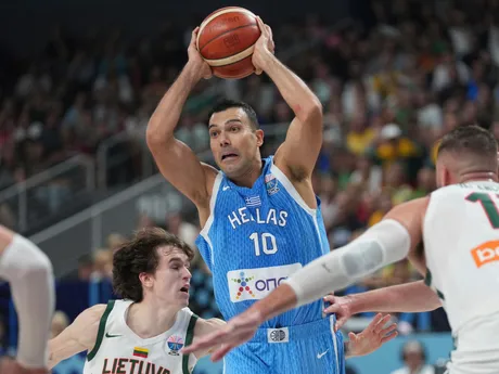 Kostas Sloukas počas zápasu Litva - Grécko vo štvrťfinále ME v basketbale 2025. 