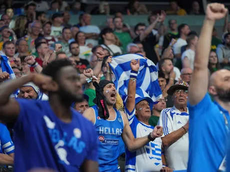 Fanúšikovia Grécka počas zápasu Litva - Grécko vo štvrťfinále ME v basketbale 2025. 