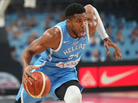Giannis Antetokounmpo počas zápasu Litva - Grécko vo štvrťfinále ME v basketbale 2025. 