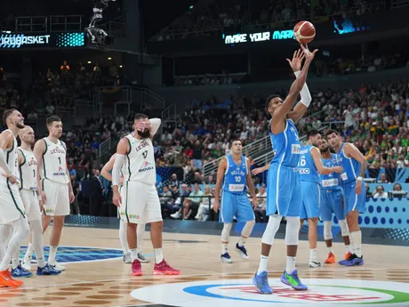 Giannis Antetokounmpo počas zápasu Litva - Grécko vo štvrťfinále ME v basketbale 2025. 