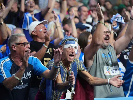 Fanúšikovia Grécka počas zápasu Litva - Grécko vo štvrťfinále ME v basketbale 2025. 