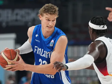 Fín Lauri Markkanen v semifinálovom zápase Nemecko - Fínsko na ME v basketbale 2025.