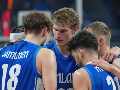 V strede Fín Lauri Markkanen v semifinálovom zápase Nemecko - Fínsko na ME v basketbale 2025.
