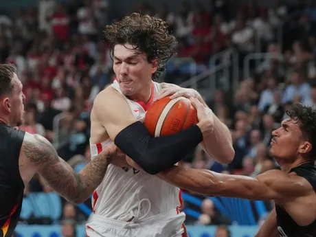 Cedi Osman, Daniel Theis a Tristan Da Silva vo finále ME v basketbale 2025: Turecko - Nemecko