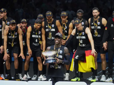 Nemeckí hráči oslavujú zisk titulu na ME v basketbale 2025