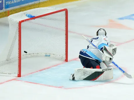 Úvodný gól Trenčína v bránke Nitry Dylan Ferguson v zápase 2. kola Tipsport ligy.