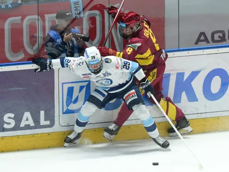 Tomáš Chrenko (Nitra) a Adam Goljer (Trenčín) v zápase 2. kola Tipsport ligy.