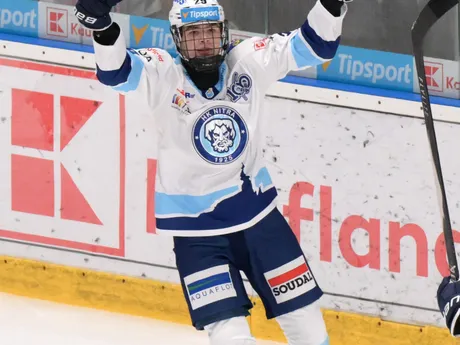 Radosť Tomáša Chrenka z Nitry po úvodnom góle v zápase 4. kola Tipsport ligy medzi HK Nitra - HK 32 Liptovský Mikuláš.