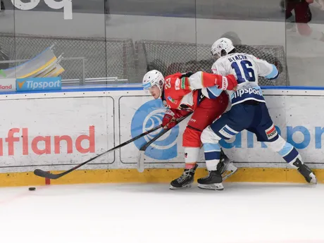 Lukáš Kuba (Liptovský Mikuláš) a Marko Stacha (Nitra) v zápase 4. kola Tipsport ligy.