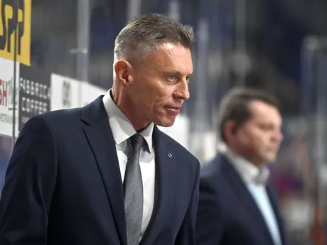 Tréner MHK 32 Liptovský Mikuláš Aleš Totter v zápase 2. kola hokejovej Tipos extraligy HC Košice - MHK 32 Liptovský Mikuláš.