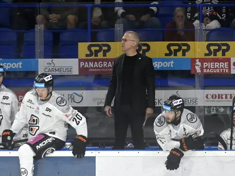 Tréner HC Košice Dan Ceman v zápase 2.kola hokejovej Tipos extraligy HC Košice - MHK 32 Liptovský Mikuláš.