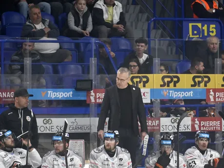 Na snímke tréner HC Košice Dan Ceman na striedačke v 7.kole hokejovej Tipos ligy HC Košice - HKM Zvolen.