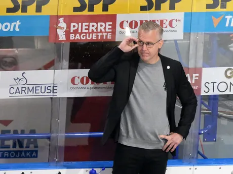 Tréner HC Košice Dan Ceman reaguje v zápase 5. kola hokejovej Tipsport ligy HC Košice - HK Spišská Nová Ves