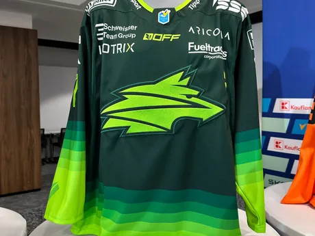 Staronové dres tímu Vlci Žilina. 