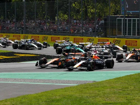 Max Verstappen vedie počas Veľkej ceny Talianska 2025. 