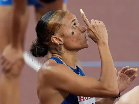 Gianna Woodruffová oslavuje postup do finále v behu na 400 m cez prekážky na MS v atletike 2025.
